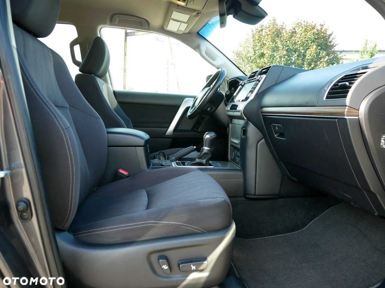 Toyota Land Cruiser - 29