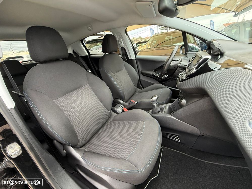 Peugeot 208 1.2 PureTech Style - 29