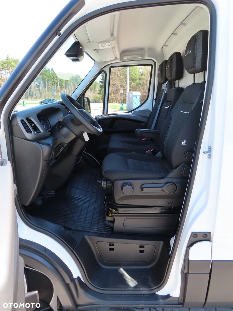 Iveco Daily 35S18 3.0 HPI 180 KM POWER Furgon Blaszak XXL 4.70 CM MAXI LONG Wysokość H2 1900 mm WZMACNIANE ZAWIESZENIE 968 Kg Ładowność HAK 3500 Kg Rozstaw Osi 4100 mm DMC 3500 Kg, WZMACNIANY Stan NOWY NIE UŻYWANY OKAZJA DOSTEPNY I GOTOWY - 33