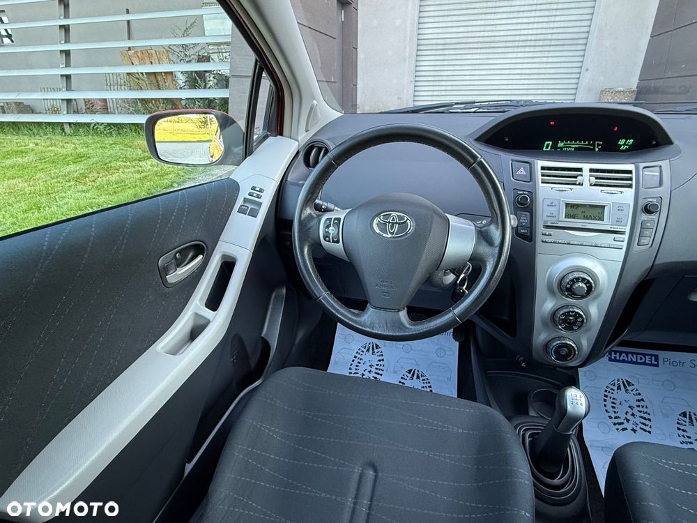 Toyota Yaris 1.3 Luna Premium - 27