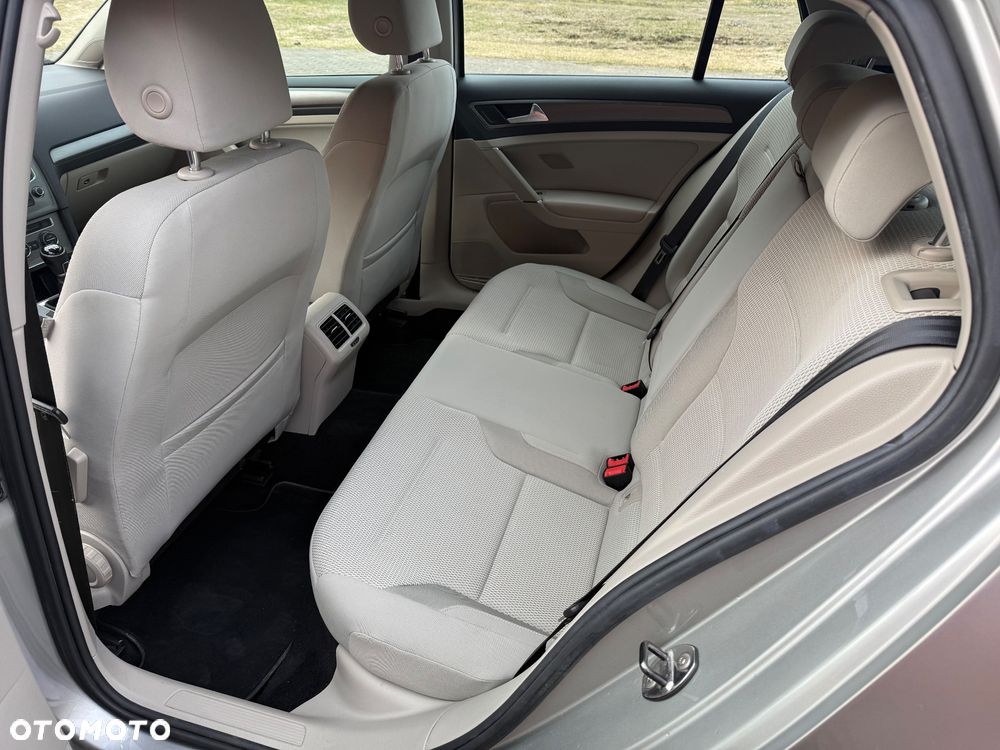 Volkswagen Golf - 11