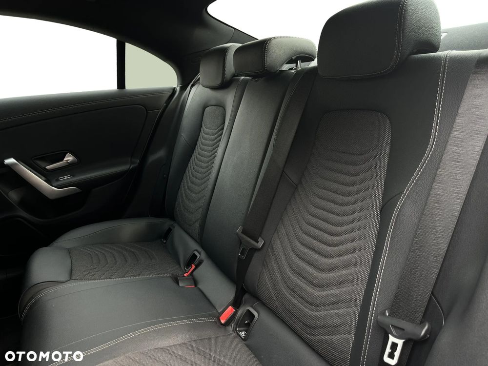 Mercedes-Benz CLA 180 Progressive 7G-DCT - 31