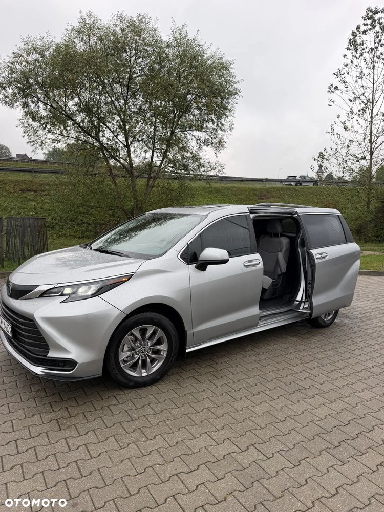 Toyota Sienna - 13