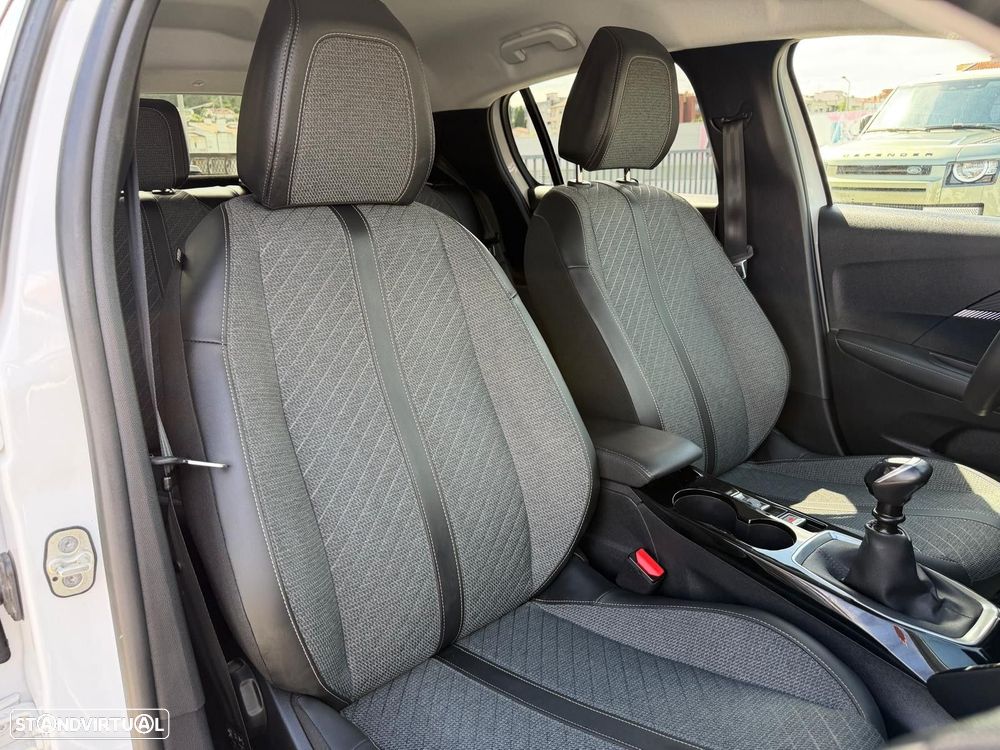 Peugeot 208 1.2 PureTech Allure - 17