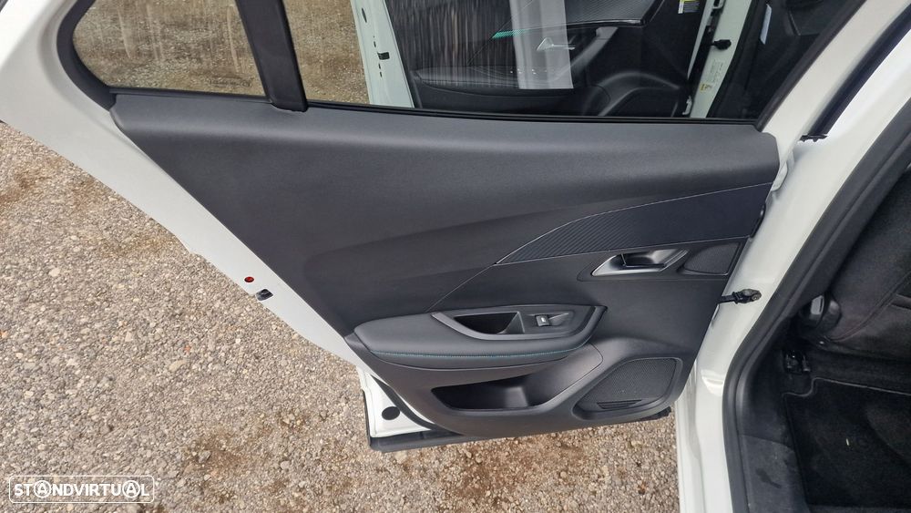 Peugeot e-2008 50 kWh Allure - 34