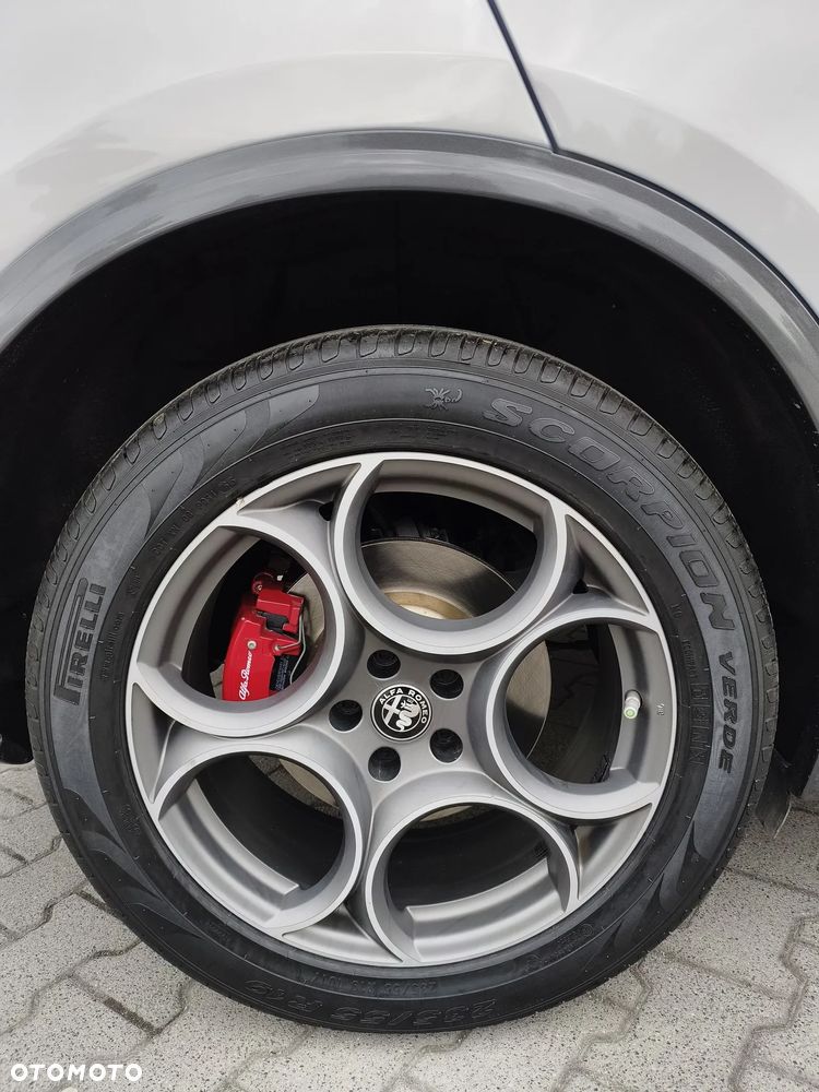 Alfa Romeo Stelvio 2.0 Turbo 16V AT8-Q4 Ti - 7