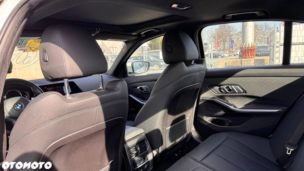 BMW Seria 3 330i Sport Line - 15