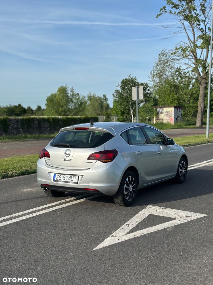 Opel Astra 1.6 T Cosmo - 4
