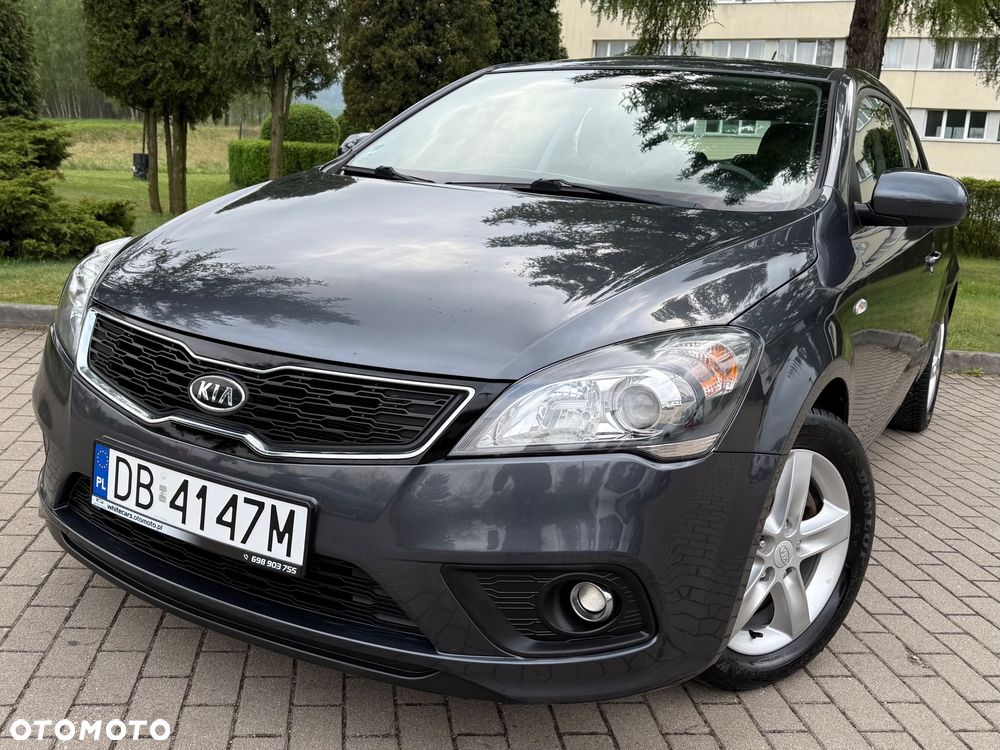 Kia Ceed 1.4 CVVT Dream Team Edition - 2