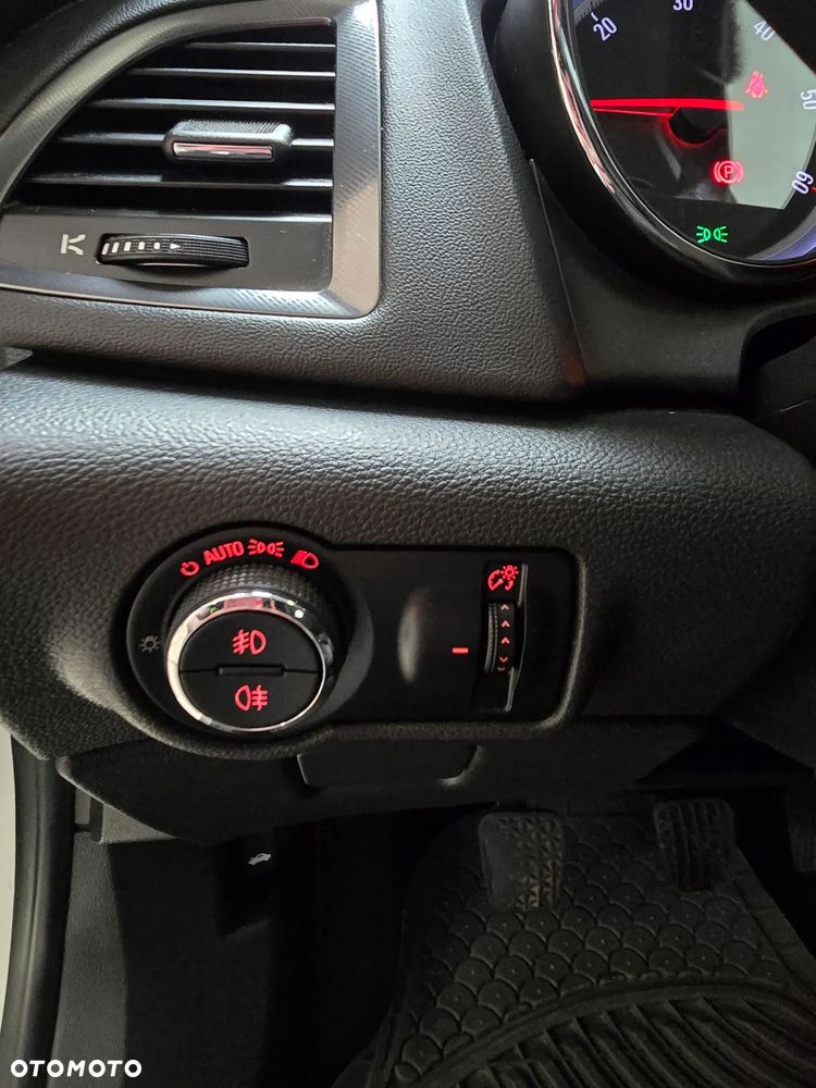 Opel Astra 2.0 CDTI DPF Cosmo - 23