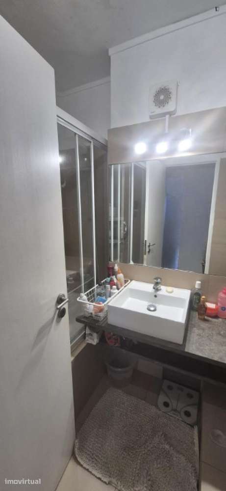 Quarto - localizado em Carcavelos Lisbon - Grande imagem: 4/6