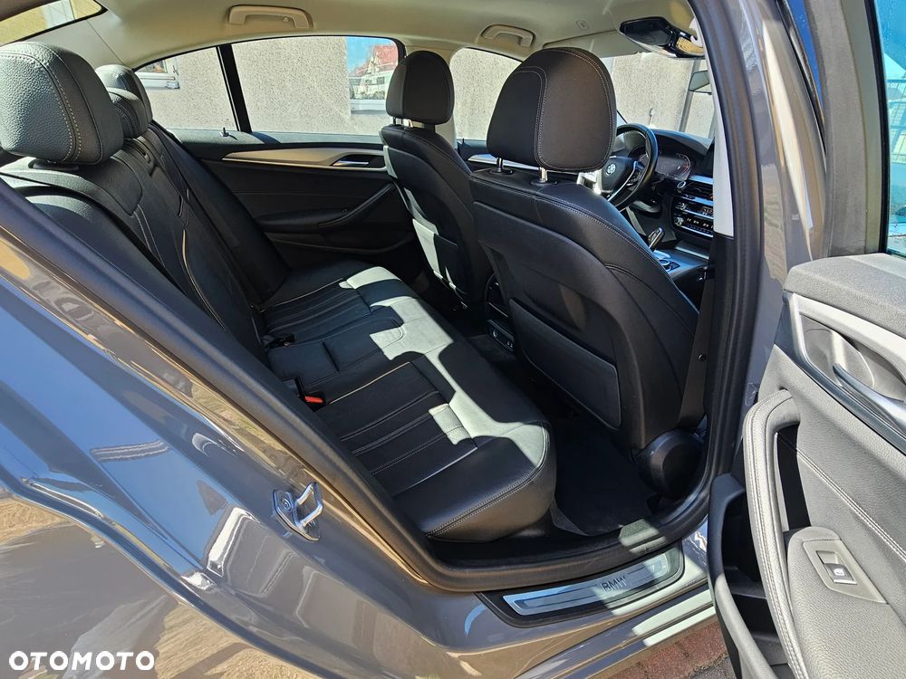 BMW Seria 5 520d Sport - 12