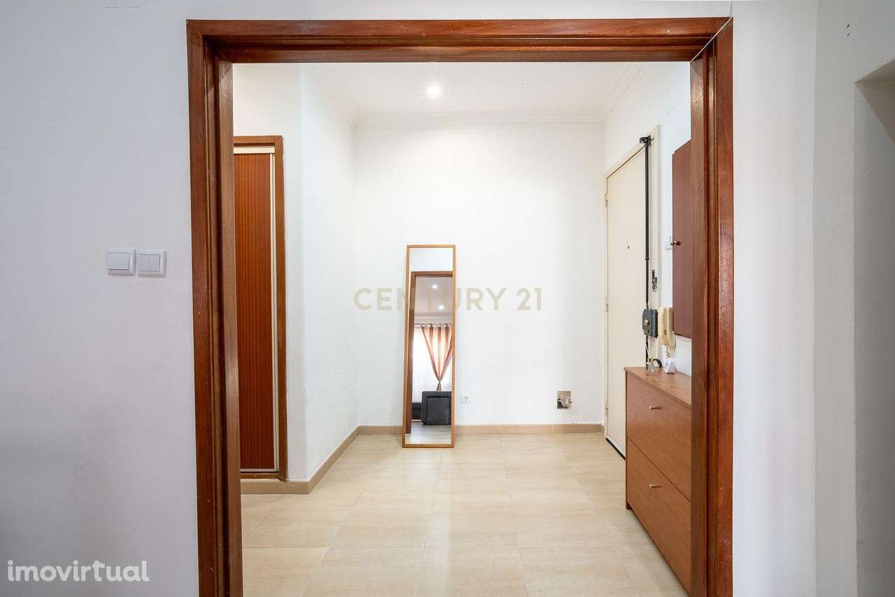 Apartamento T1 com 53,90 m² + Cave com igual área | Elevado potencial - Grande imagem: 5/28