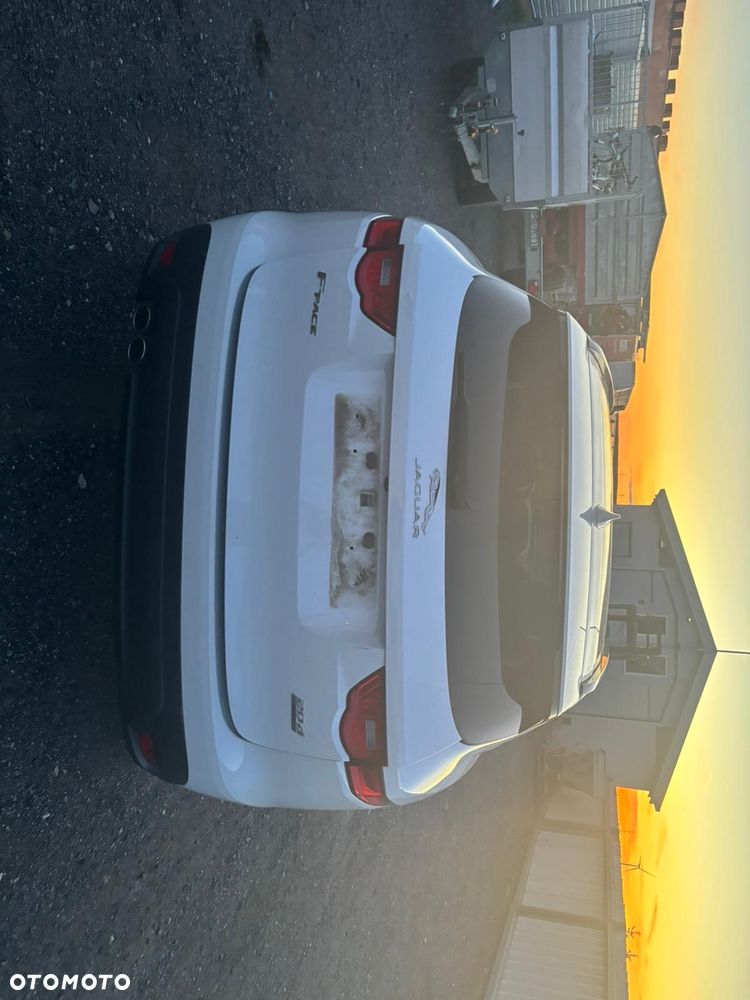 Jaguar F-Pace 20d R-Sport - 6