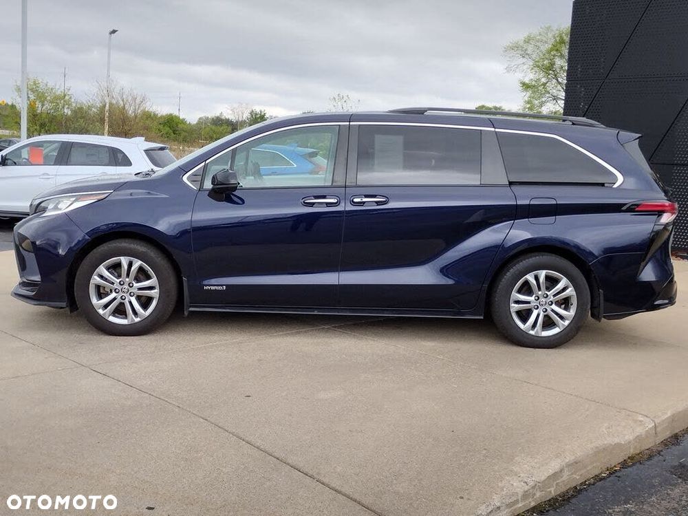 Toyota Sienna - 4