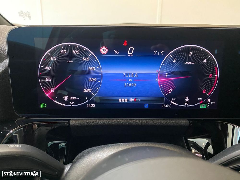 Mercedes-Benz GLA 180 d AMG Line - 18