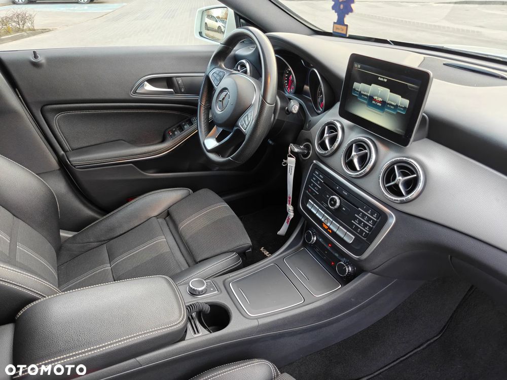 Mercedes-Benz CLA - 4