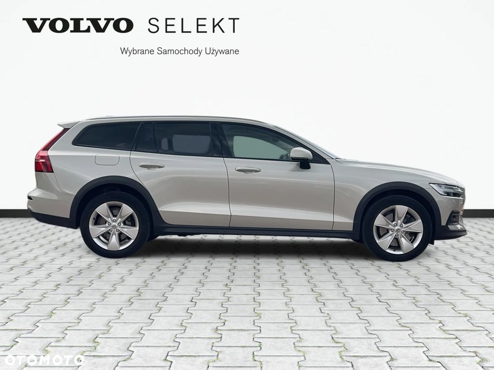 Volvo V60 Cross Country - 5