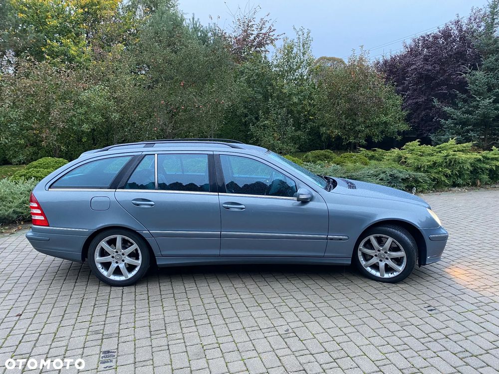 Mercedes-Benz C-Class 2004 photo 4