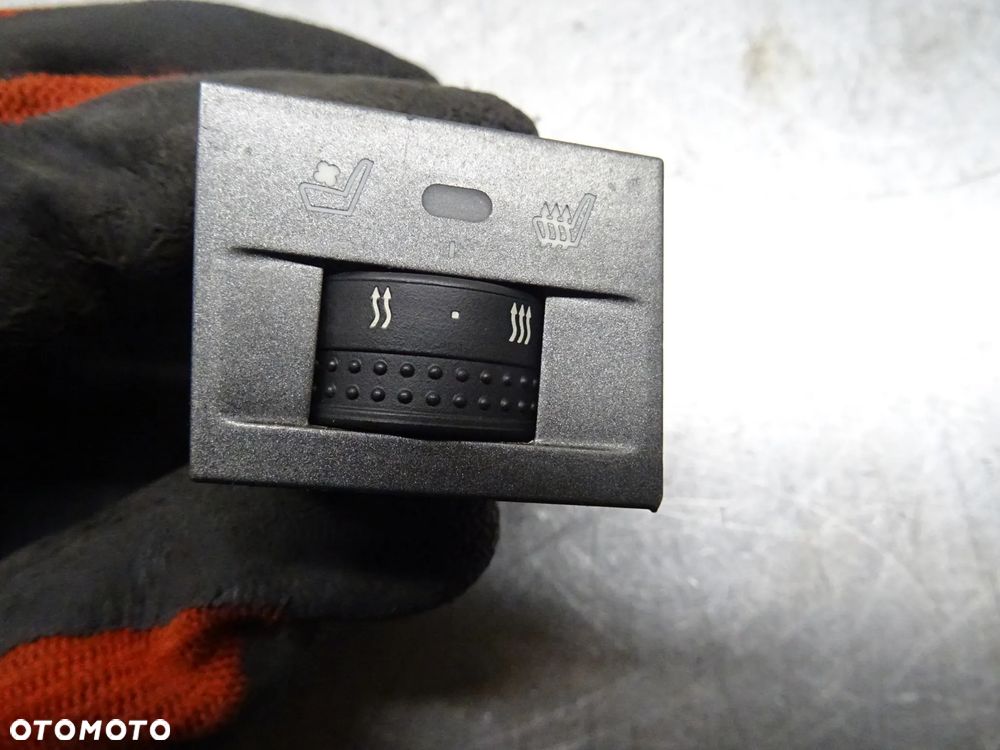 OPEL VECTRA C GTS LIFT 05-08 WŁĄCZNIK PRZEŁĄCZNIK PODGRZEWANIA WENTYLOWANY 13138259 - 1