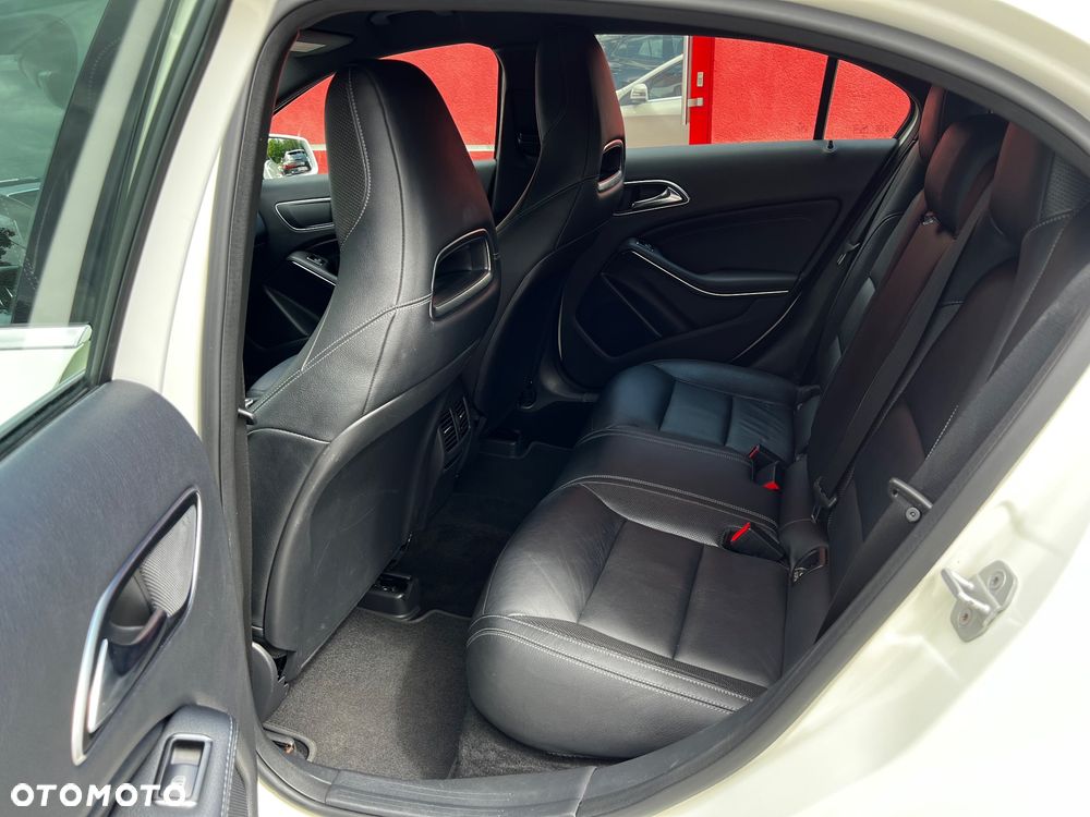 Mercedes-Benz Klasa A 250 7G-DCT AMG Line - 11