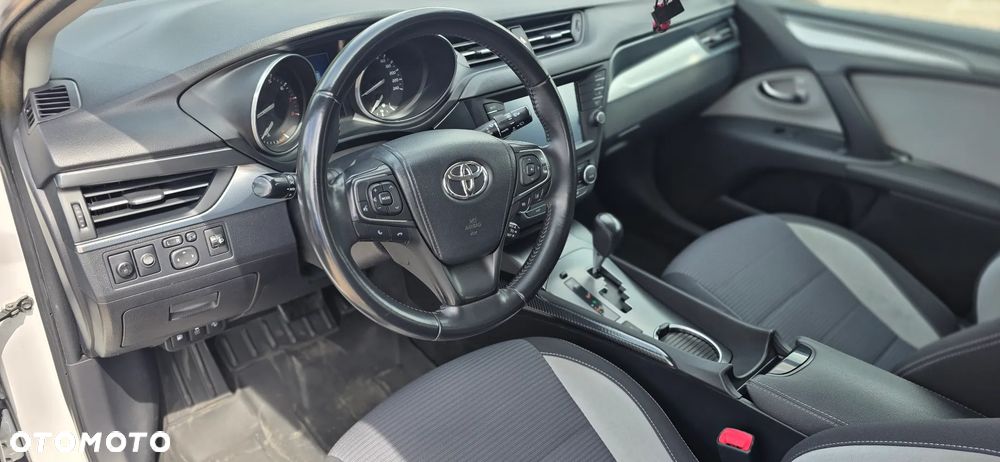 Toyota Avensis 2.0 Premium MS - 19