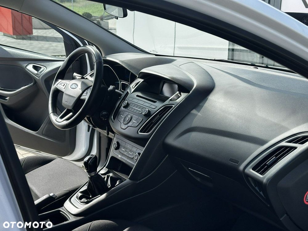 Ford Focus 1.6 Ambiente - 16