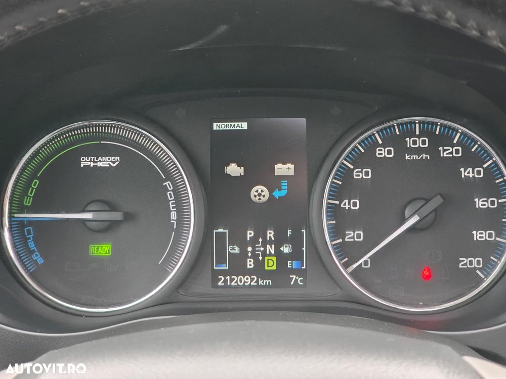 Mitsubishi Outlander 2.0 4WD Plus - 37