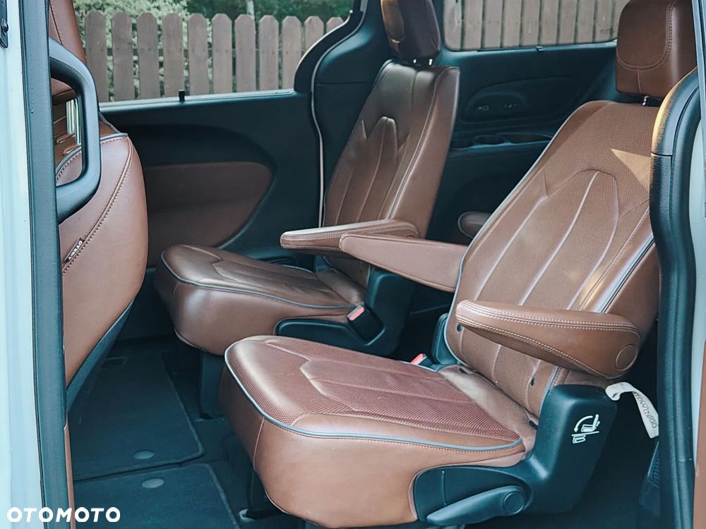 Chrysler Pacifica - 8