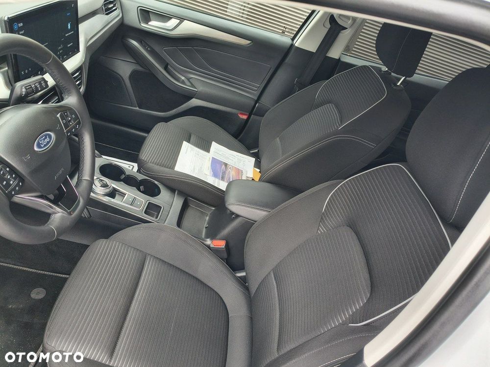 Ford Focus - 24