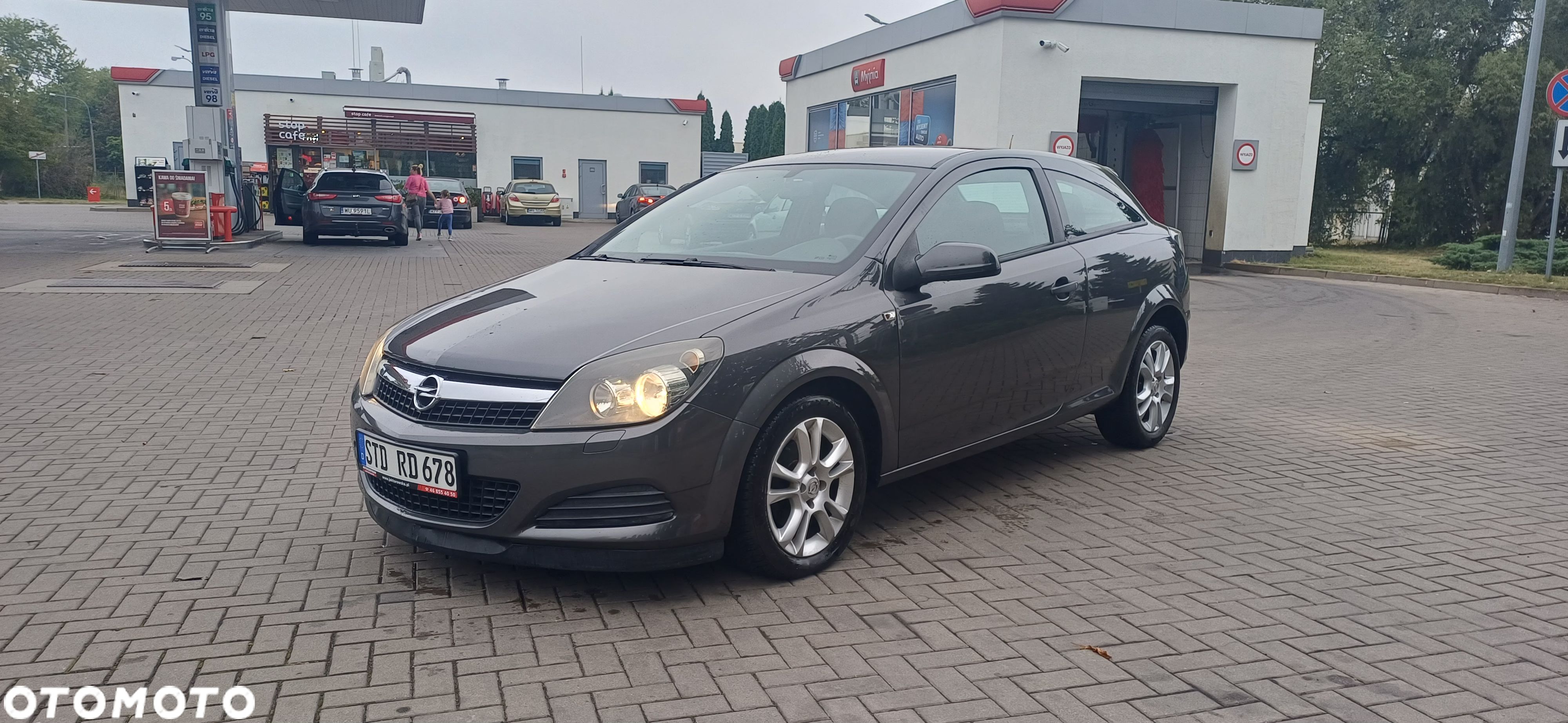 Opel Astra IV GTC 1.4 Active - 1