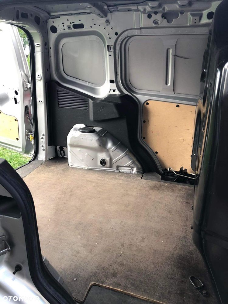 Ford Transit Courier - 9