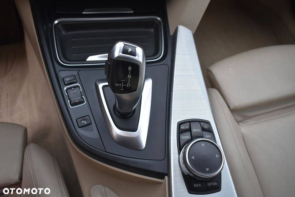BMW Seria 3 320d xDrive Modern Line - 14
