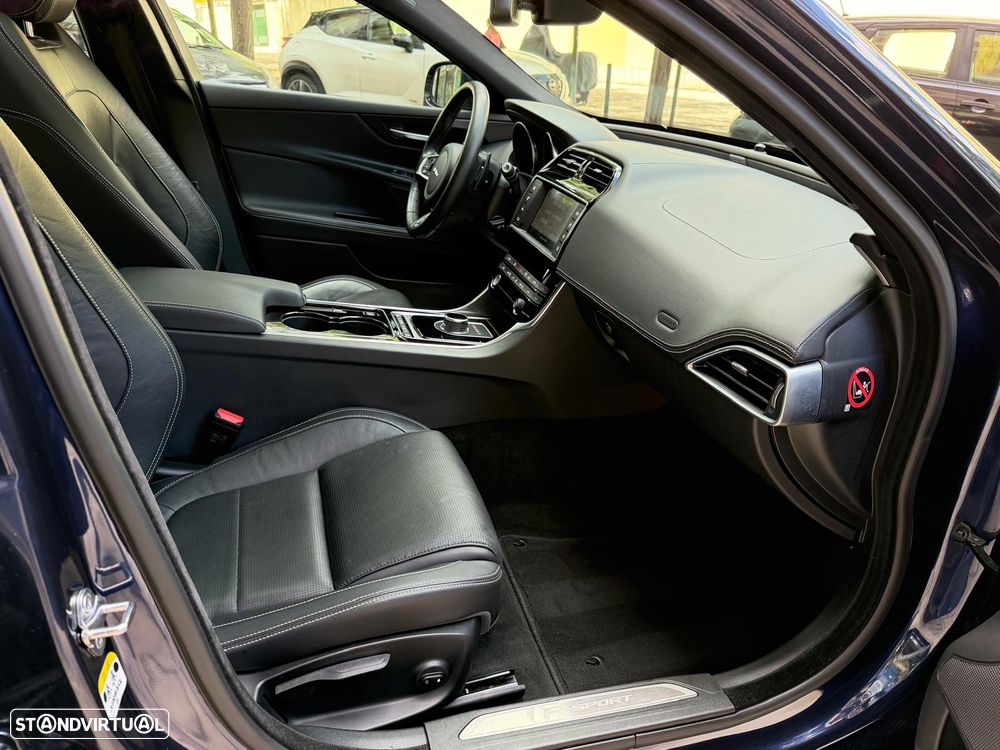 Jaguar XE 2.0 D R-Sport Aut. - 22