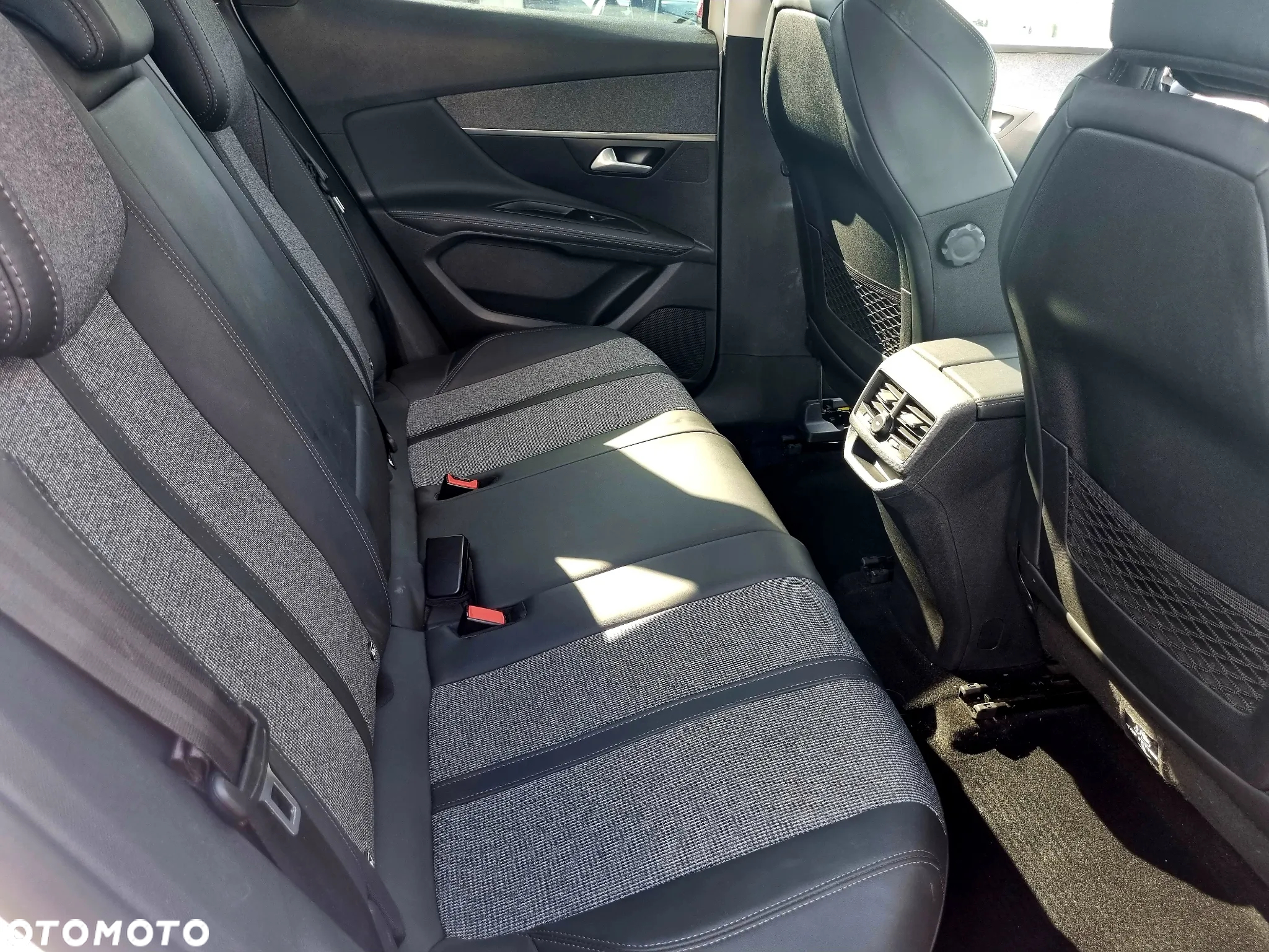 Peugeot 3008 1.2 PureTech GPF Allure S&S EAT8 - 14