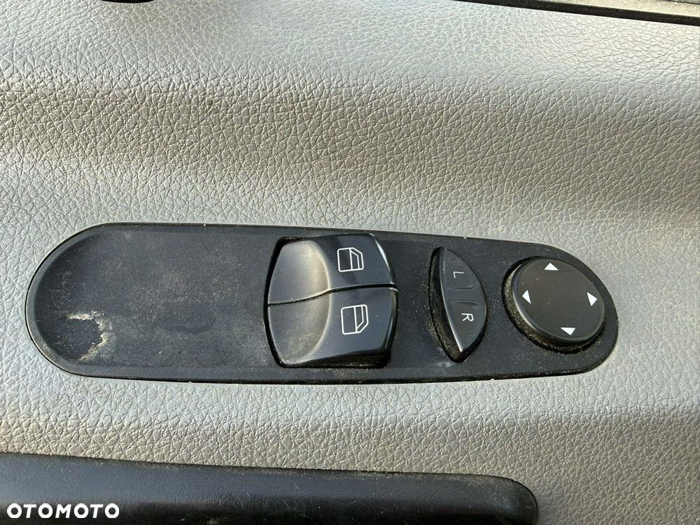 Mercedes-Benz Sprinter - 13