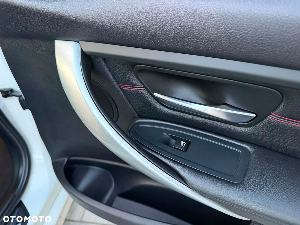 BMW Seria 3 320d DPF Edition Sport - 22