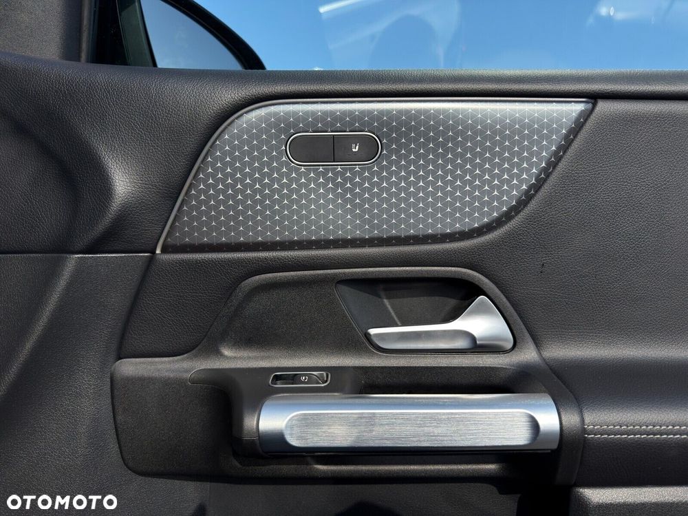 Mercedes-Benz GLB - 27