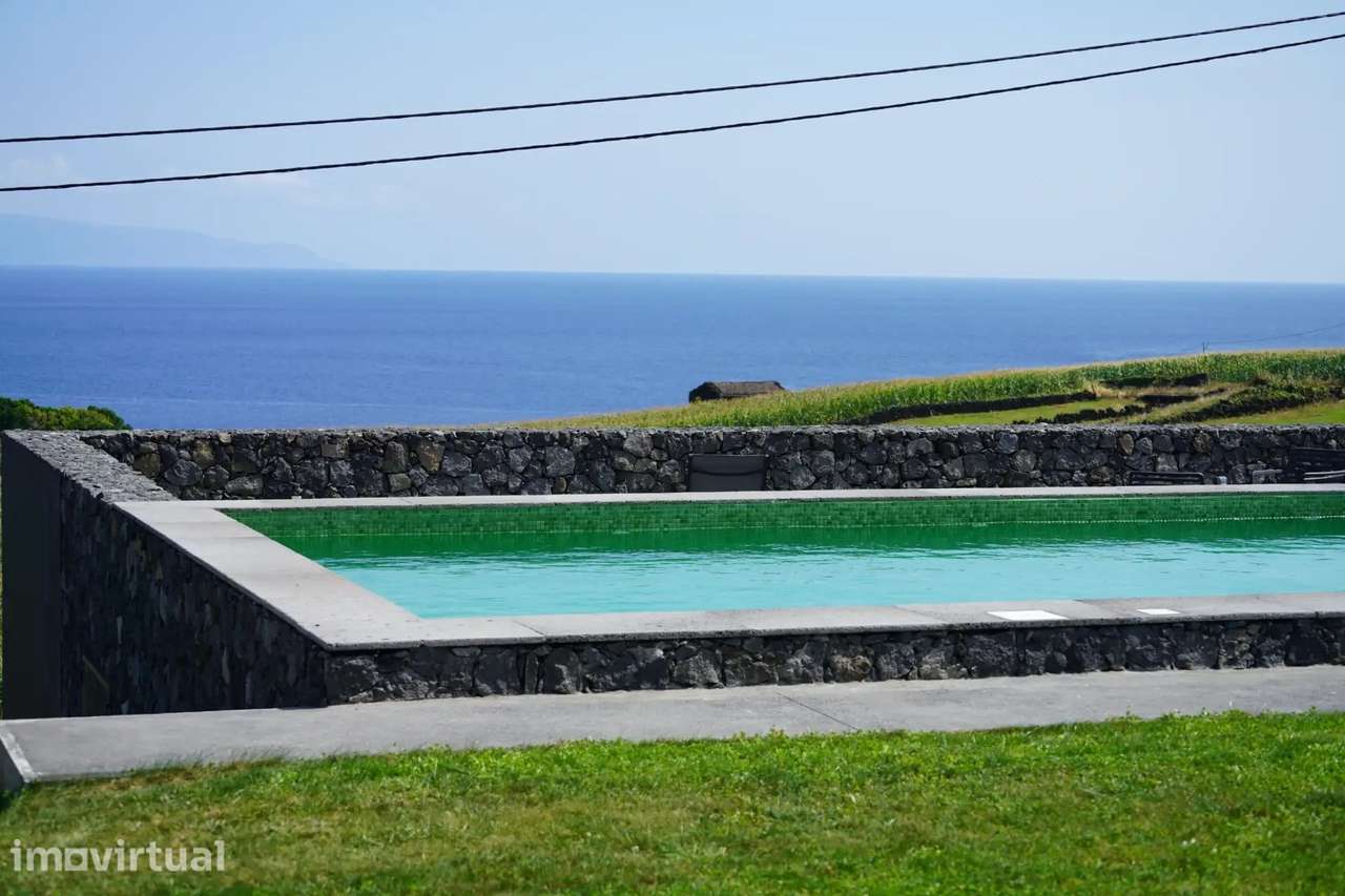 Moradia T3 contemporânea com jardim na Prainha, Ilha do Pico - Grande imagem: 2/35