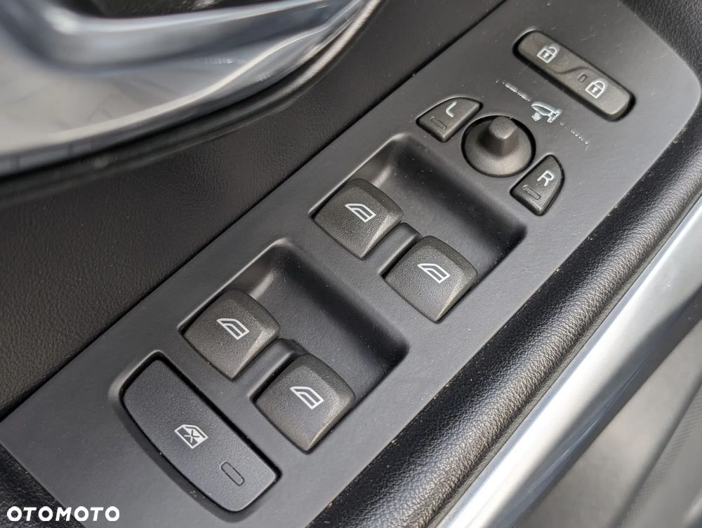 Volvo V40 Cross Country - 11