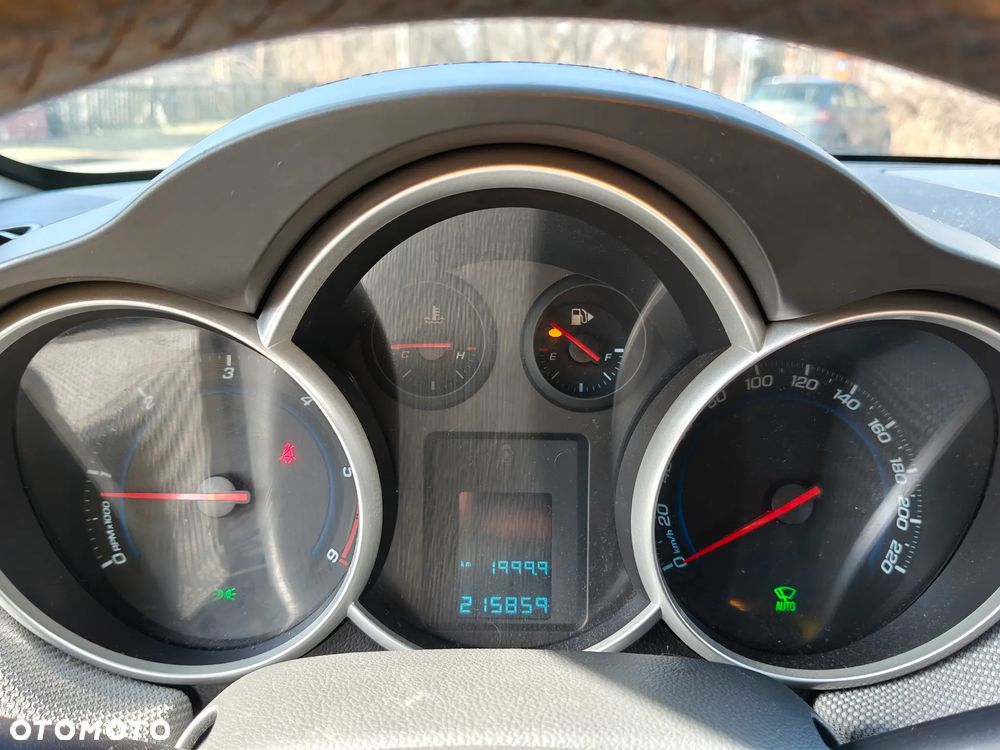 Chevrolet Cruze 2.0 LS - 21