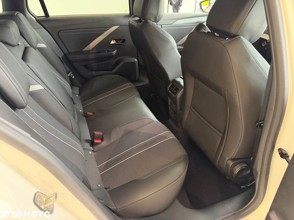 Opel Astra 1.2 T mHEV GS eDTC - 19