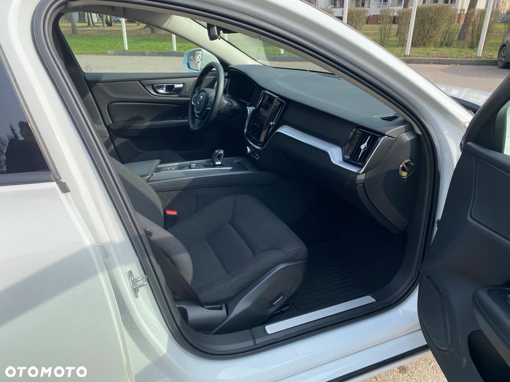 Volvo V60 B3 B Momentum Core - 19
