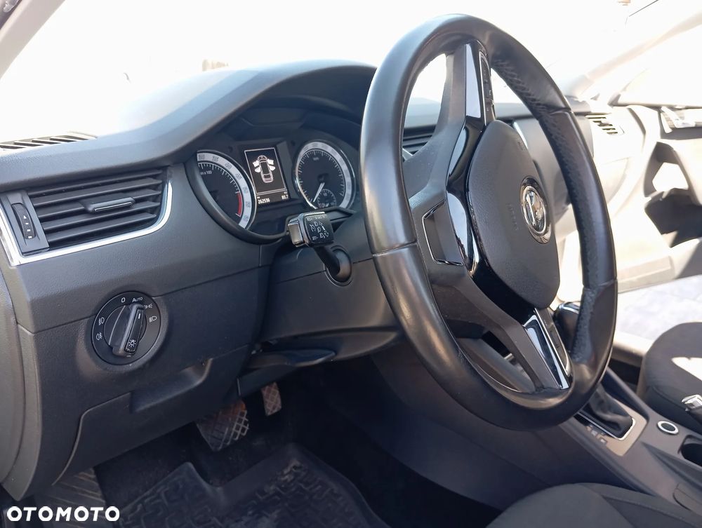 Skoda Octavia 2.0 TDI SCR Style DSG - 10