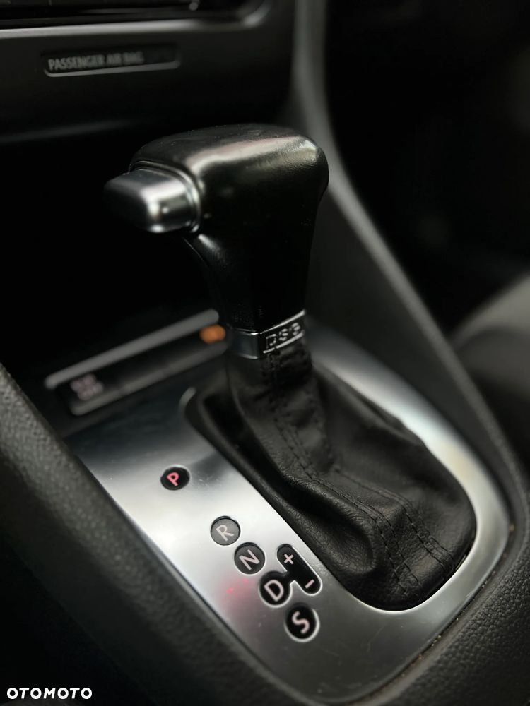 Volkswagen Golf - 22