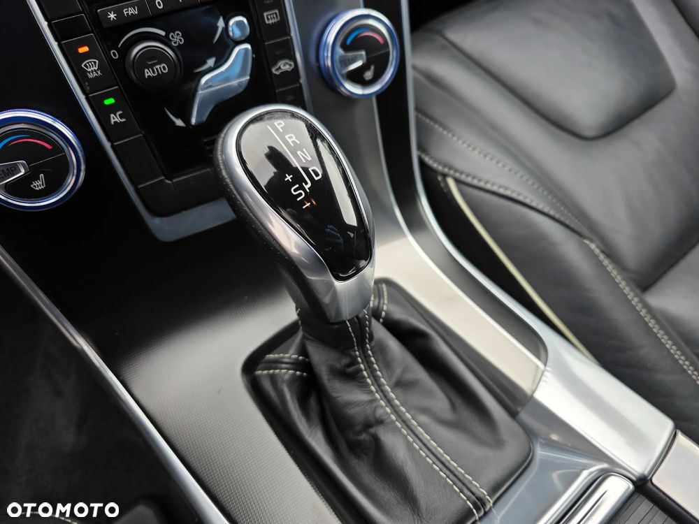 Volvo V60 D4 Geartronic Summum - 28