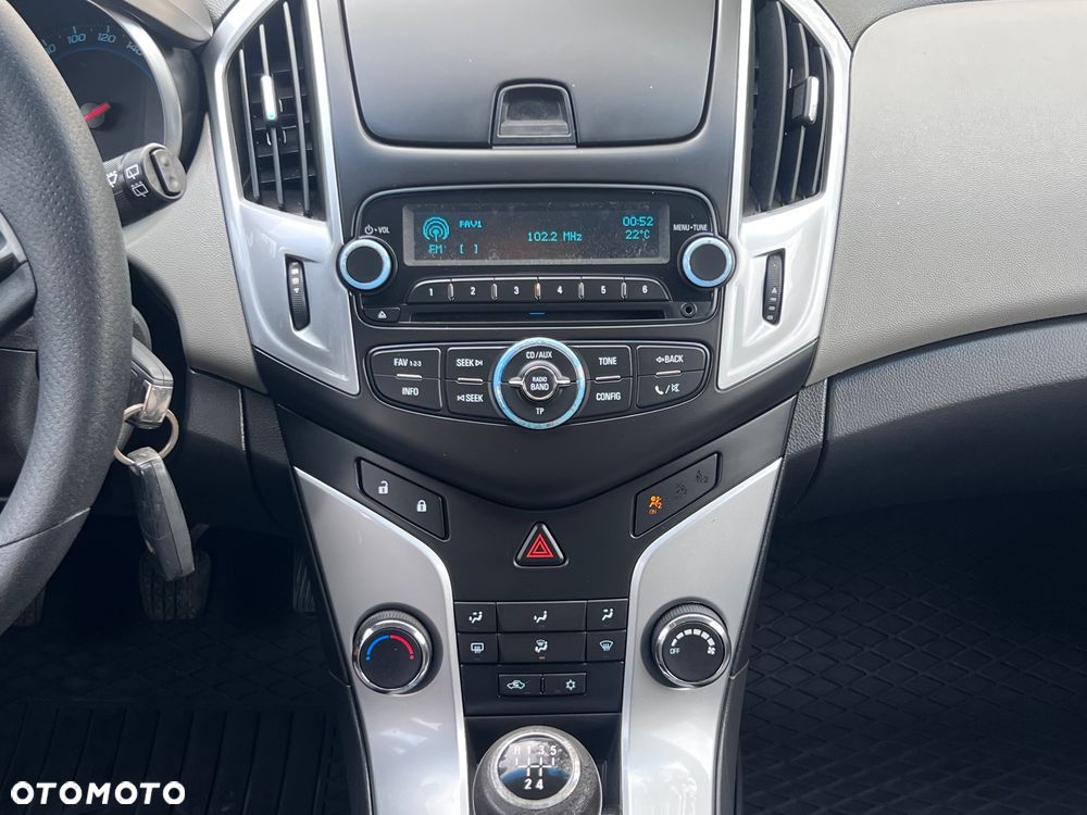 Chevrolet Cruze 1.6 LS - 25