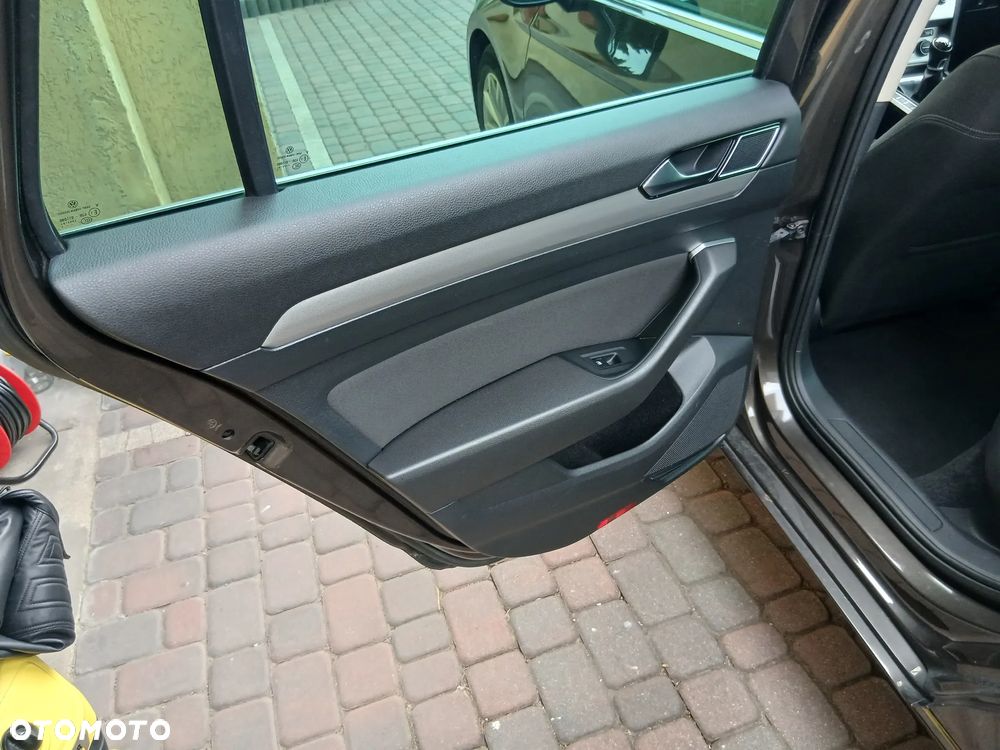 Volkswagen Passat 2.0 TDI (BlueMotion Technology) Comfortline - 14