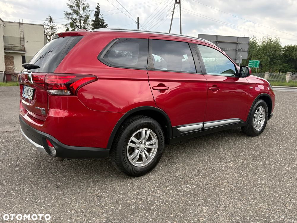 Mitsubishi Outlander 2.0 Invite + 2WD - 4