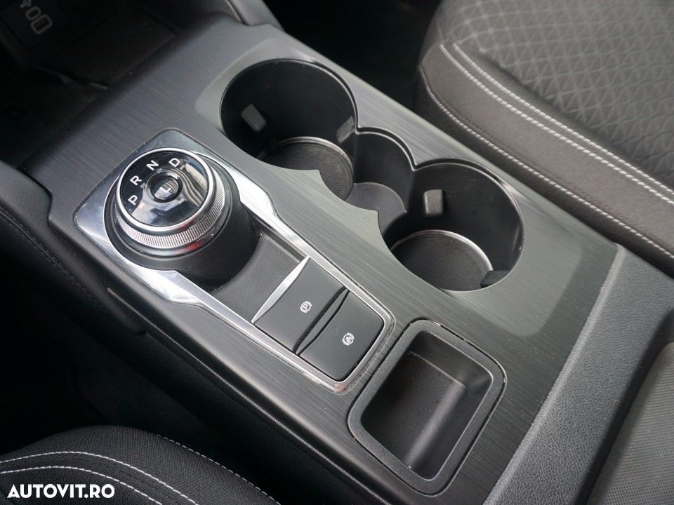 Ford Kuga - 10